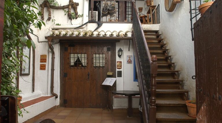 Lee más sobre el artículo Los mejores bares y restaurantes cerca de Casa Cabot